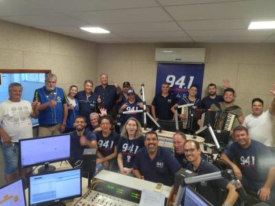 Campo Abeto FM estÃ¡ com programaÃ§Ã£o especial dos 33 anos